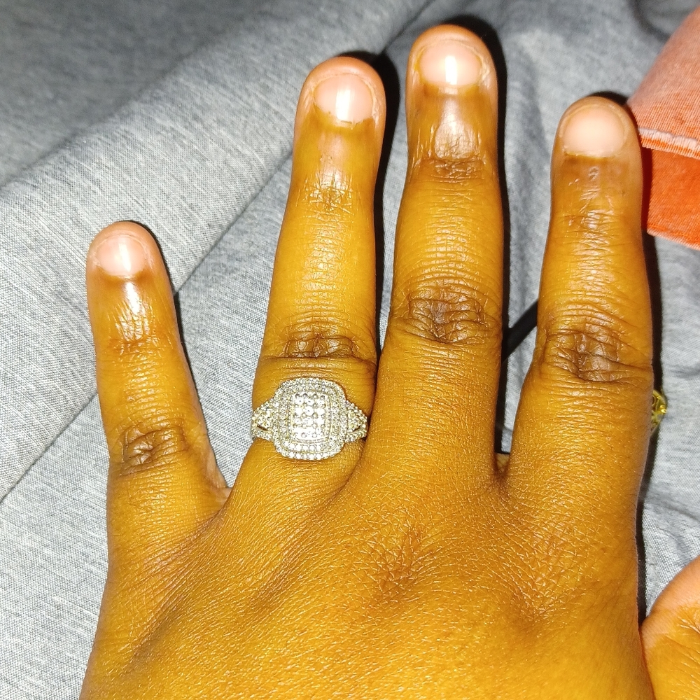 10k White Gold Diamond Ring